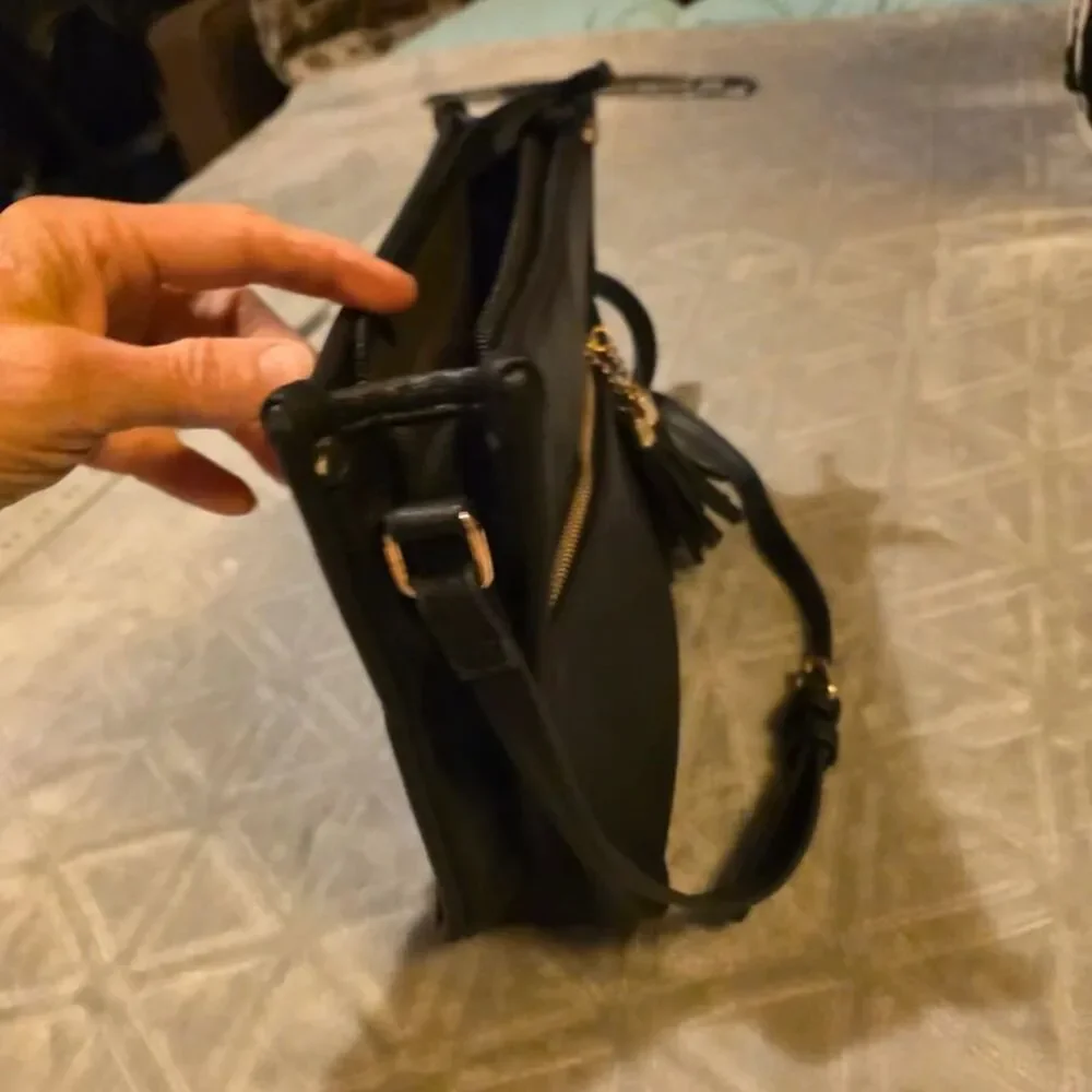 N/A black purse